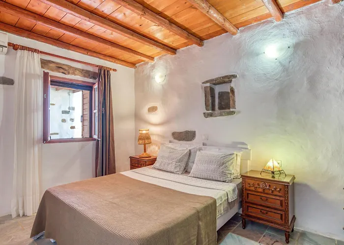 Nikoramavilla Paros With Swimming Poll And Bbq For 21 Guests Piso Livadi